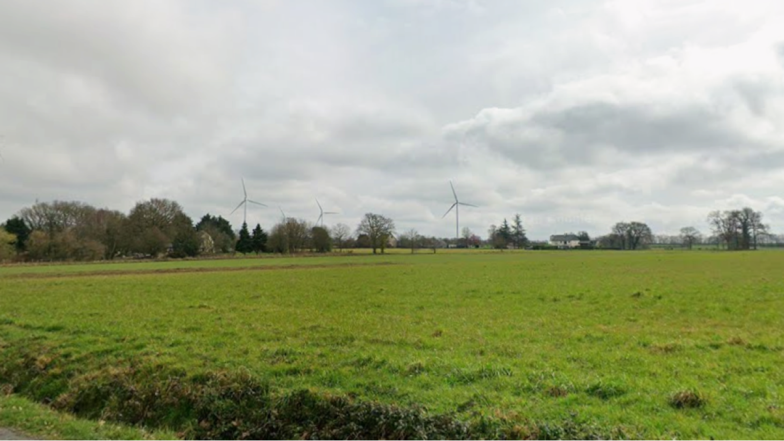 Terrain constructible de 288m2 à Crevin