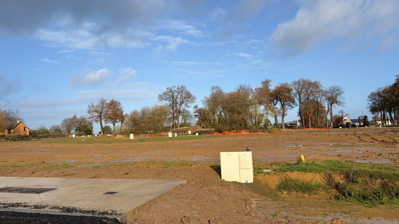 Terrain constructible de 653m2 à Mondevert