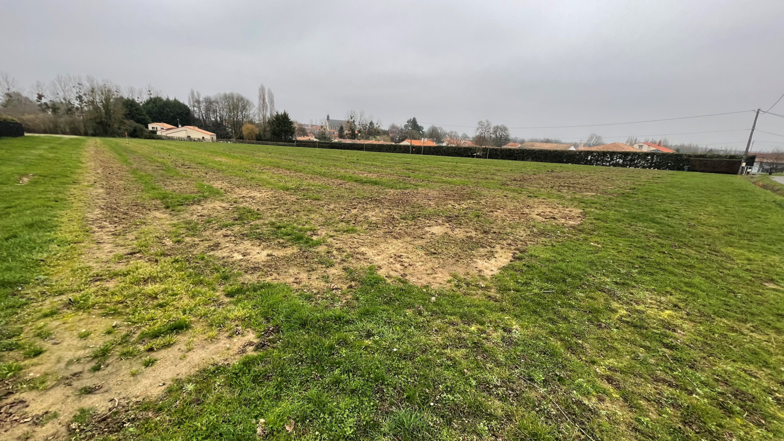 Terrain constructible de 893m2 à Saint-Hilaire-de-Chaléons