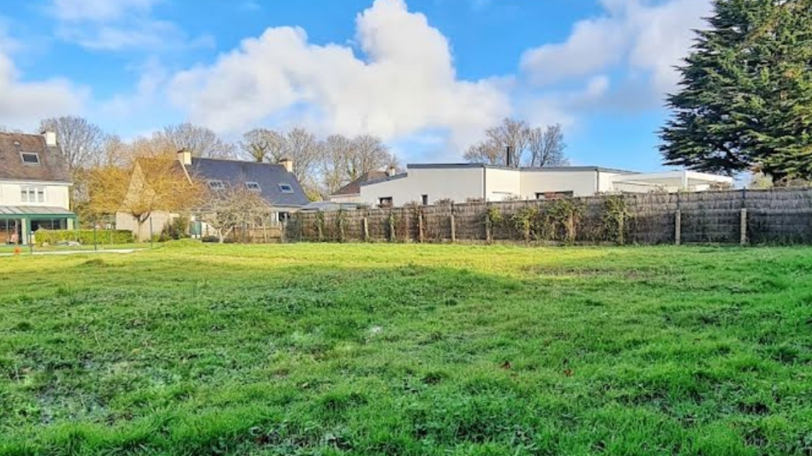 Terrain constructible de 450m2 à Saint-Thuriau