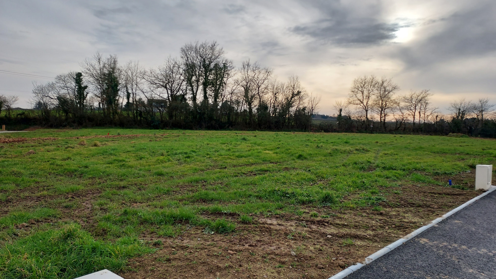 Terrain constructible de 476m2 à Marsac-sur-Don
