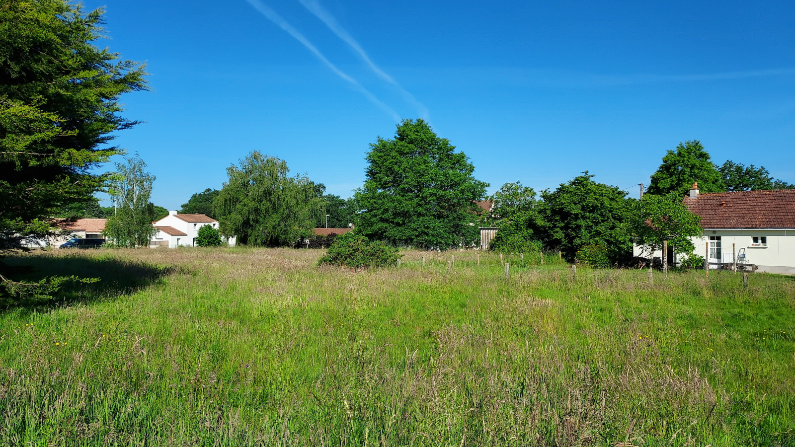 Terrain constructible de 333m2 à Petit-Mars