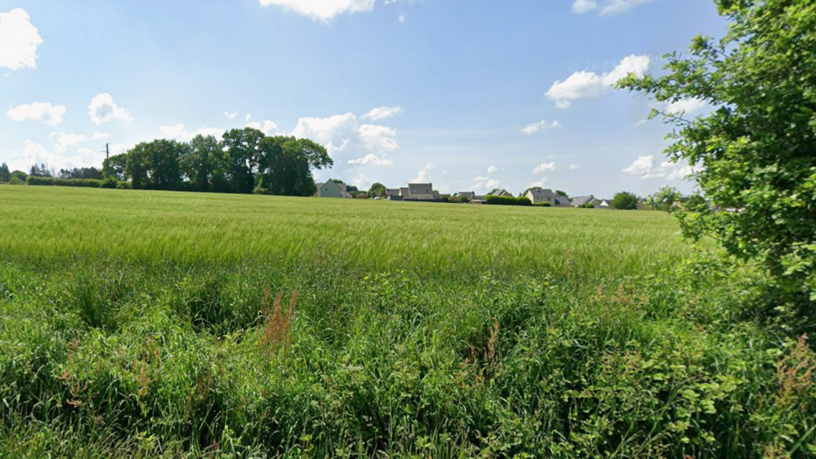 Terrain constructible de 577m2 à Langan