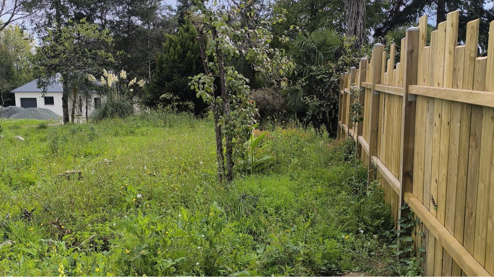 Terrain constructible de 300m2 à Saint-Molf