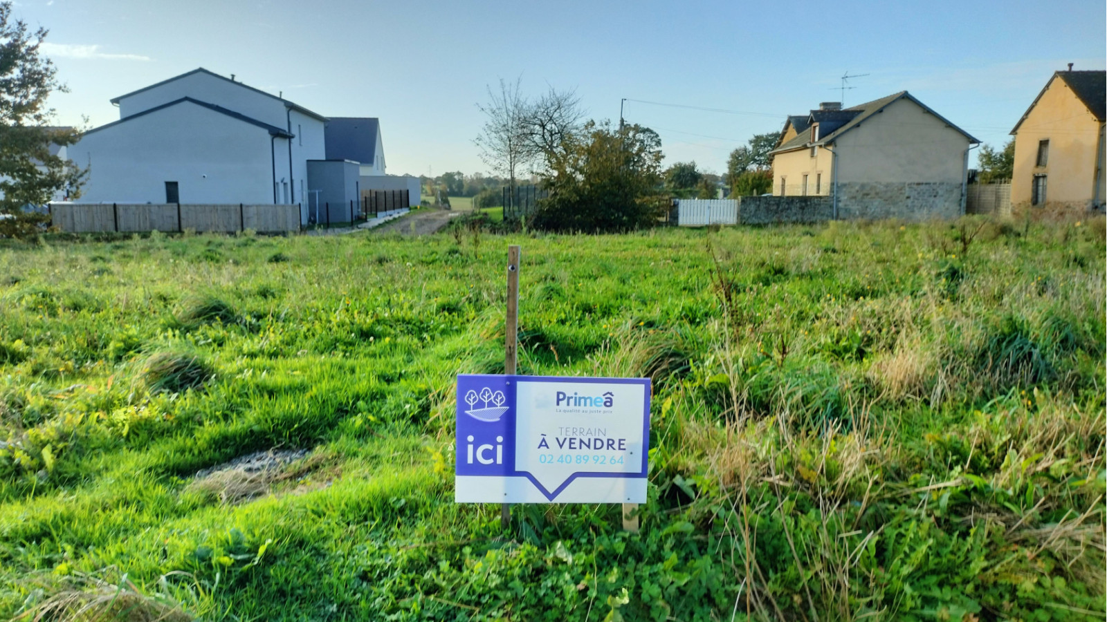 Terrain constructible de 300m2 à Saint-Péran