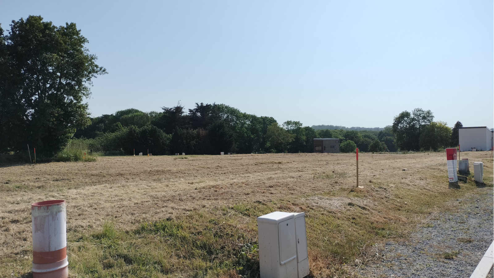 Terrain constructible de 370m2 à Torcé