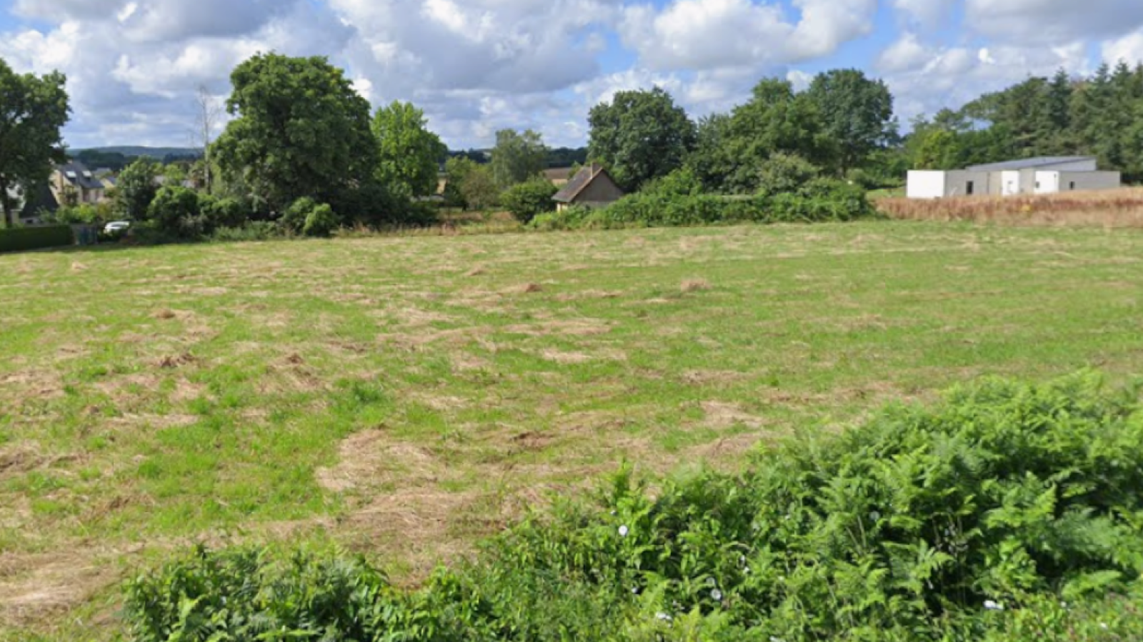 Terrain constructible de 554m2 à Dingé