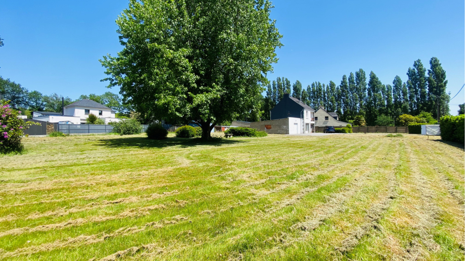 Terrain constructible de 880m2 à Plescop