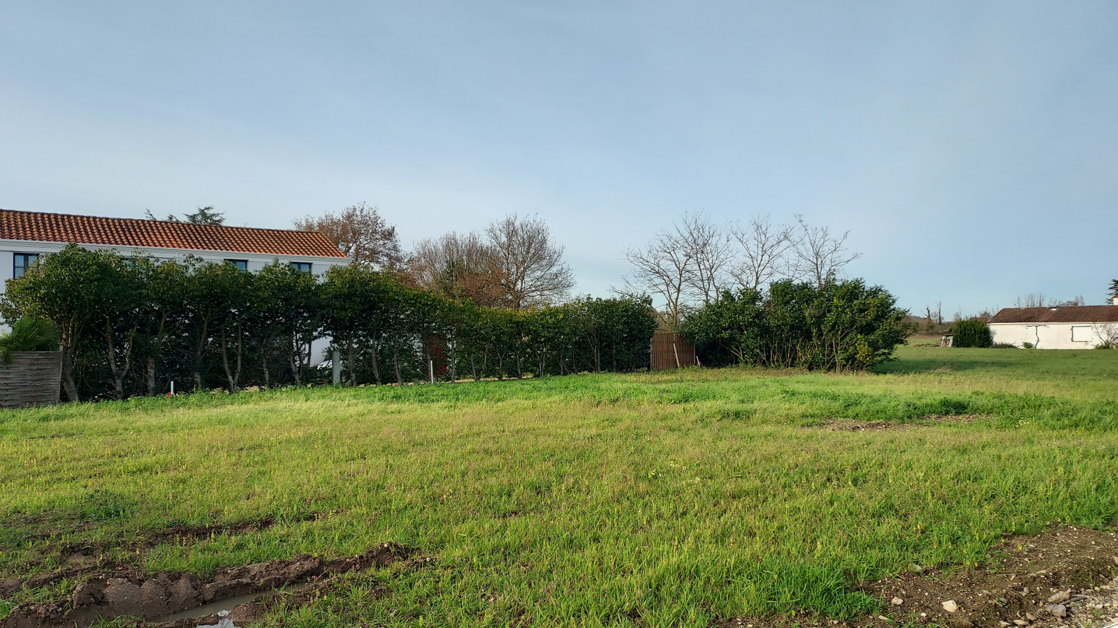 Terrain constructible de 469m2 à Nozay