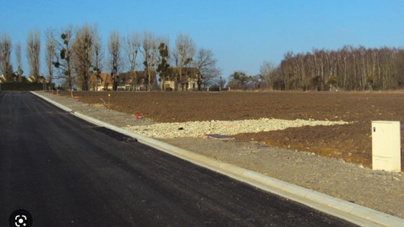 Terrain constructible de 457m2 à Saint-Uniac