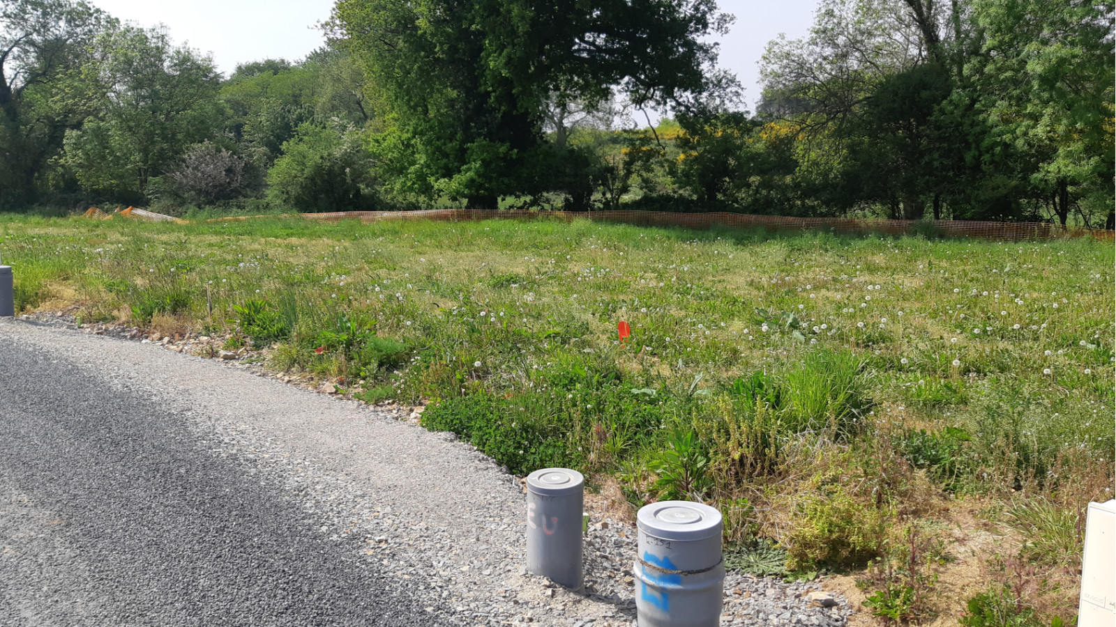 Terrain constructible de 352m2 à Rannée